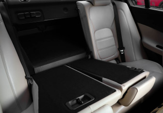 Подержанный автомобиль Jaguar XE 2015 года (30 фото)