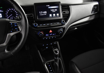 Подержанный автомобиль Hyundai Solaris Sedan 2020 года (14 фото)