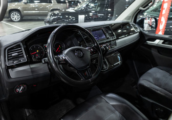 Подержанный автомобиль Volkswagen Multivan 2019 года (14 фото)