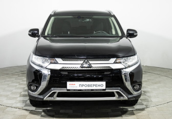 Подержанный автомобиль Mitsubishi Outlander 2019 года (2 фото)