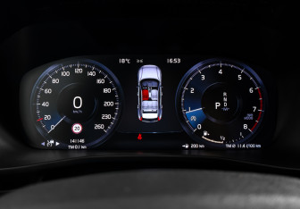 Подержанный автомобиль Volvo XC40 2018 года (19 фото)