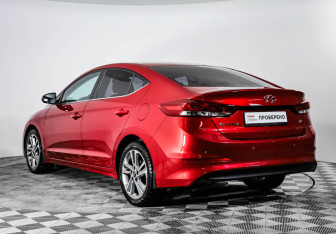 Подержанный автомобиль Hyundai Elantra Sedan 2016 года (7 фото)