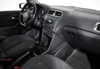 Подержанный автомобиль Volkswagen Polo Sedan 2017 года (14 фото)