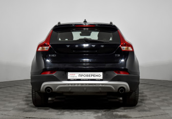 Подержанный автомобиль Volvo V40 Cross Country 2017 года (6 фото)