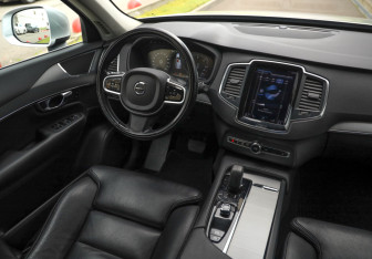 Подержанный автомобиль Volvo XC90 2021 года (10 фото)