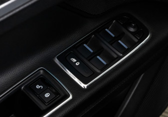 Подержанный автомобиль Jaguar XF Sedan 2016 года (24 фото)