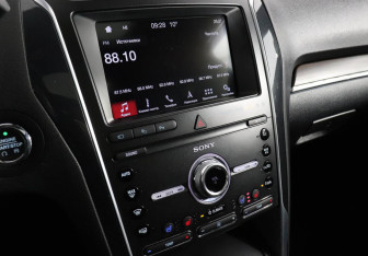 Подержанный автомобиль Ford Explorer 2018 года (14 фото)