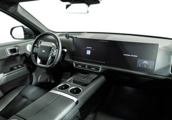 Подержанный автомобиль LiXiang L9 2024 года (9 фото)