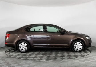 Подержанный автомобиль Skoda Octavia Liftback 2014 года (4 фото)