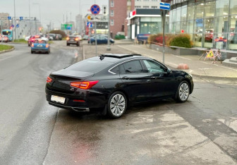 Подержанный автомобиль Hongqi H5 2022 года (4 фото)