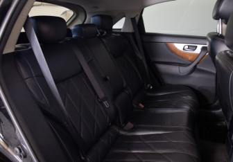 Подержанный автомобиль Infiniti QX70 2014 года (12 фото)