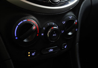 Подержанный автомобиль Hyundai Solaris Sedan 2011 года (14 фото)