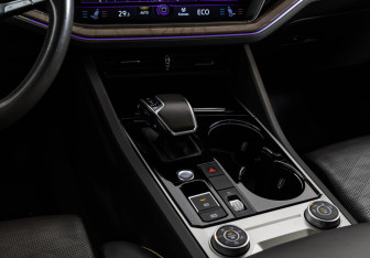 Подержанный автомобиль Volkswagen Touareg 2018 года (17 фото)