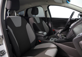 Подержанный автомобиль Ford Focus Hatchback 2013 года (18 фото)