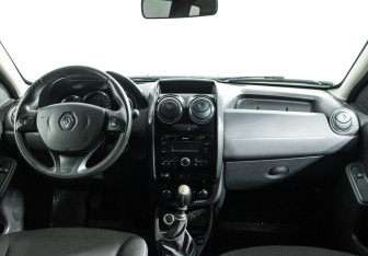 Подержанный автомобиль Renault Duster 2017 года (13 фото)