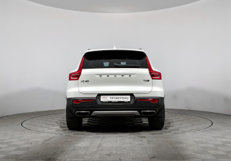 Подержанный автомобиль Volvo XC40 2018 года (6 фото)