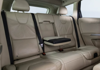 Подержанный автомобиль Volvo XC60 2011 года (23 фото)