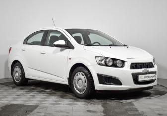 Подержанный автомобиль Chevrolet Aveo Sedan 2014 года (3 фото)