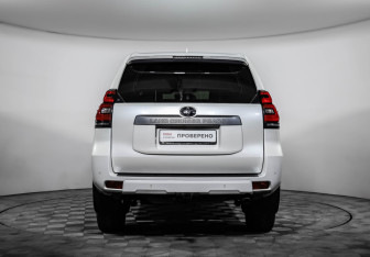Подержанный автомобиль Toyota Land Cruiser Prado 2020 года (6 фото)