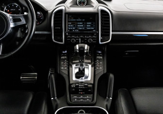 Подержанный автомобиль Porsche Cayenne 2013 года (13 фото)