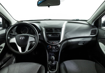 Подержанный автомобиль Hyundai Solaris Sedan 2013 года (13 фото)