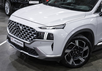 Подержанный автомобиль Hyundai Santa Fe 2021 года (2 фото)