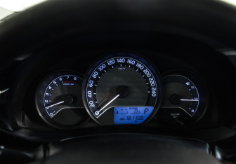 Подержанный автомобиль Toyota Corolla Sedan 2013 года (11 фото)