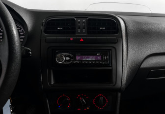 Подержанный автомобиль Volkswagen Polo Sedan 2017 года (16 фото)