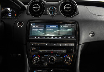 Подержанный автомобиль Jaguar XJ 2016 года (89 фото)