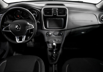 Подержанный автомобиль Renault Sandero 2020 года (13 фото)