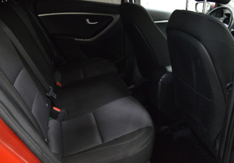 Подержанный автомобиль Hyundai i30 Hatchback 2015 года (12 фото)