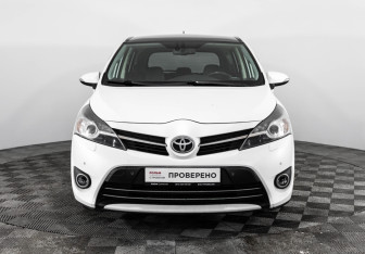 Подержанный автомобиль Toyota Verso 2015 года (2 фото)