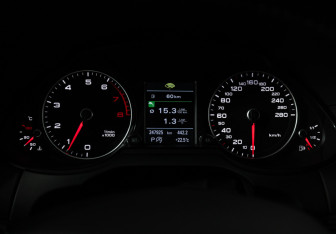 Подержанный автомобиль Audi Q5 2012 года (12 фото)