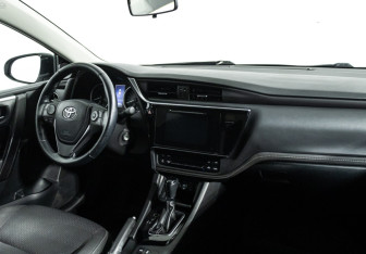 Подержанный автомобиль Toyota Corolla Sedan 2018 года (9 фото)