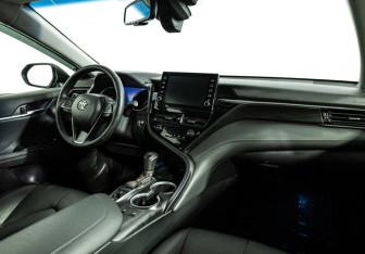 Подержанный автомобиль Toyota Camry Sedan 2023 года (9 фото)