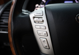 Подержанный автомобиль Infiniti QX80 2017 года (12 фото)