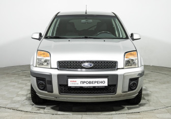 Подержанный автомобиль Ford Fusion 2006 года (2 фото)