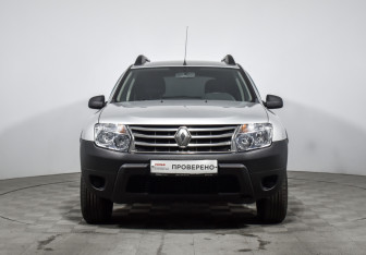 Подержанный автомобиль Renault Duster 2014 года (2 фото)