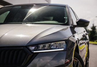 Подержанный автомобиль Skoda Octavia Liftback 2021 года (2 фото)