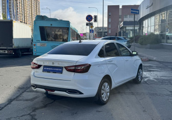 Подержанный автомобиль LADA (ВАЗ) Vesta Sedan 2023 года (4 фото)