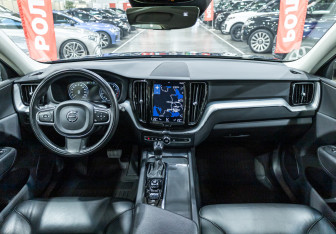 Подержанный автомобиль Volvo XC60 2018 года (14 фото)