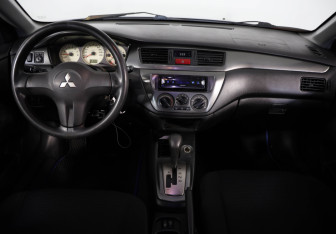 Подержанный автомобиль Mitsubishi Lancer Sedan 2006 года (9 фото)