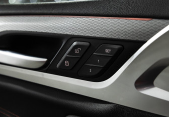 Подержанный автомобиль BMW X4 2018 года (16 фото)