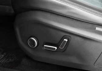 Подержанный автомобиль Geely Monjaro 2023 года (9 фото)