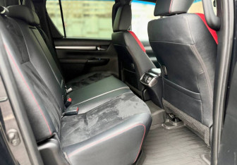 Подержанный автомобиль Toyota Hilux 2022 года (14 фото)