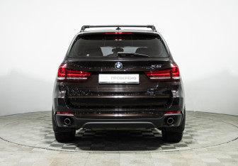 Подержанный автомобиль BMW X5 2015 года (6 фото)