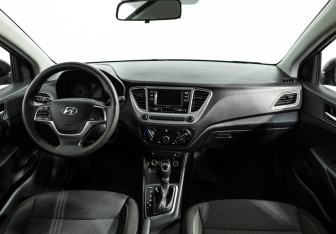 Подержанный автомобиль Hyundai Solaris Sedan 2021 года (13 фото)