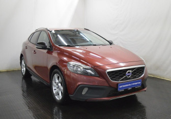 Подержанный автомобиль Volvo V40 Cross Country 2014 года (3 фото)