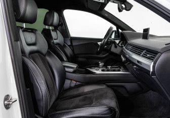 Подержанный автомобиль Audi Q7 2016 года (20 фото)
