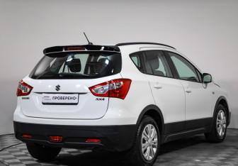 Подержанный автомобиль Suzuki SX4 Hatchback 2017 года (4 фото)